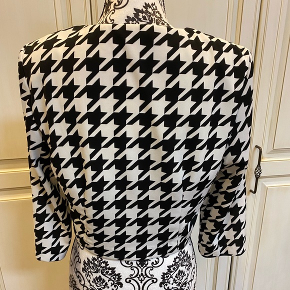 Dressbarn Size 10 Houndstooth Cropped 3/4 Sleeve Open Jacket with Gold Buttons - Picture 5 of 13